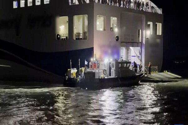 کشتی مسافربری در آب‌های کره جنوبی به گل نشست