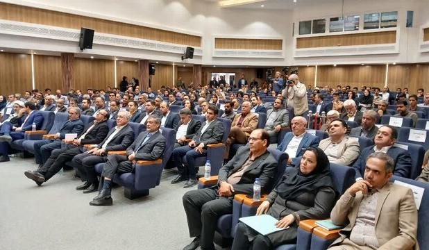 گلایه از ناهماهنگی سیاستی تا کلاف سردرگم تعهد ارزی/ لزوم جلوگیری از خام‌فروشی