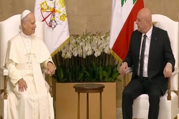 «عون» در دیدار با پاپ: به جهان بگویید که لبنان تسلیم نخواهد شد