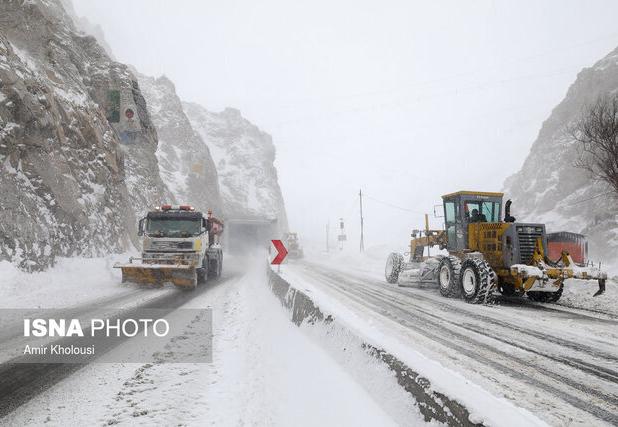 شهردار سقز: ۱۸ اکیپ نمک‌پاش و ۸ تیم برف‌روب بدون وقفه در حال فعالیت هستند+ فیلم