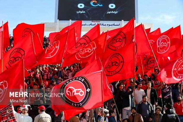 استقبال باورنکردنی بانوان از بازی تراکتور و نساجی