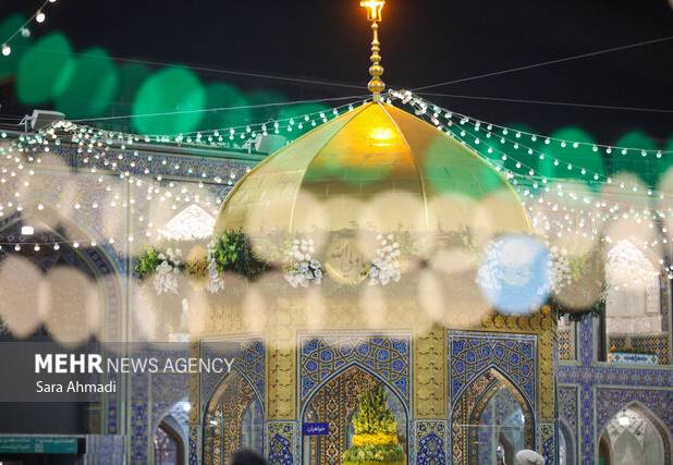 حرم امام رضا(ع) در شب میلاد حضرت صاحب الزمان(عج) غرق در نور و شادی است