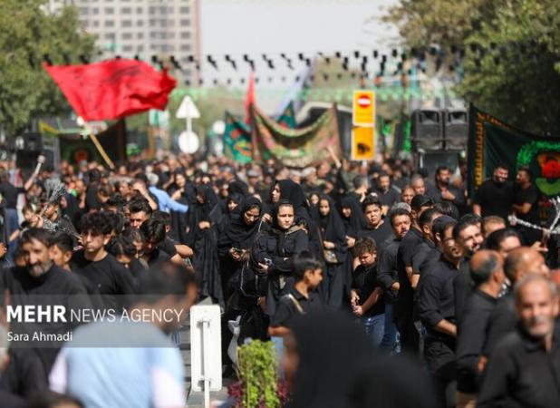 مراسم روز شهادت امام هشتم در خیابان امام رضا(ع)