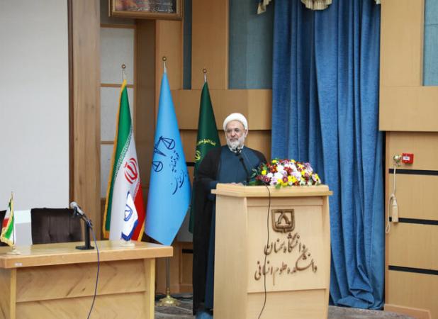 ساماندهی داوران و مقابله با داوری‌های غیرحرفه‌ای در استان سمنان