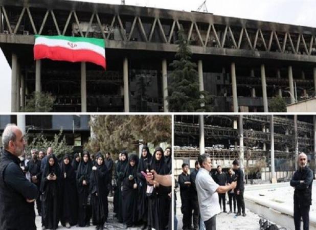 جمعی از دانشجویان دانشگاه تهران به ساختمان شیشه‌ای رفتند