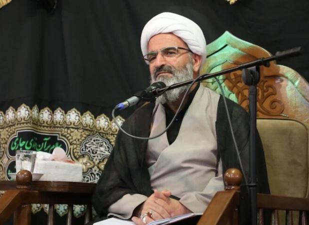 امام جمعه سمنان: نماز راه نزدیکی انسان به خدا است