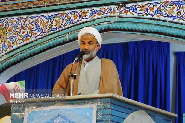 انتقاد امام جمعه دشتستان از تعطیلی‌های غیر ضروری