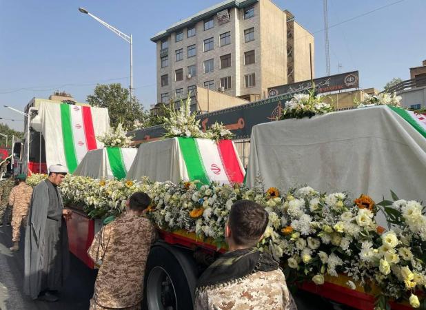 تصویر ماشین حمل پیکر کودکان شهیدِ جنگ