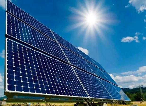 ۳۰ نیروگاه خورشیدی با ظرفیت ۱۵۰ کیلووات در فراهان افتتاح شد