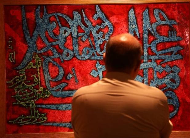 حضور جمعی از هنرمندان پیشکسوت انقلاب برای خلق آثار هنری در بارگاه رضوی