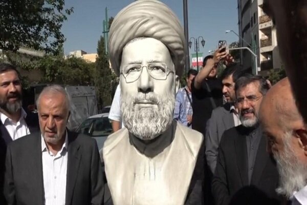 رونمایی از سردیس شهید رئیسی در میدان پاستور تهران