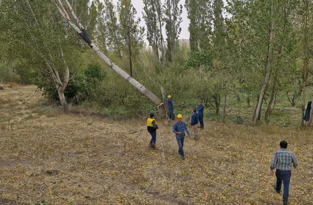 قاسمی: شبکه‌های آسیب‌دیده برق خلخال از طوفان بازسازی شدند