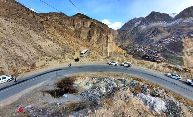 علت حادثه واژگونی اتوبوس در محور هراز مشخص شد+عکس
