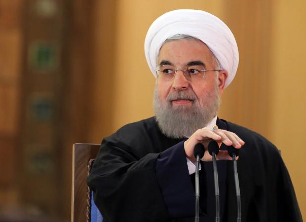 فرهیختگان شمشیر را برای روحانی از رو کشید