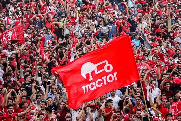 جو ورزشگاه یادگار امام تبریز پس از گل دوم تراکتور