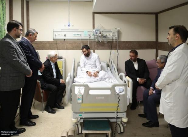 گریه معاون پزشکیان در آغوش محمدرضا عارف