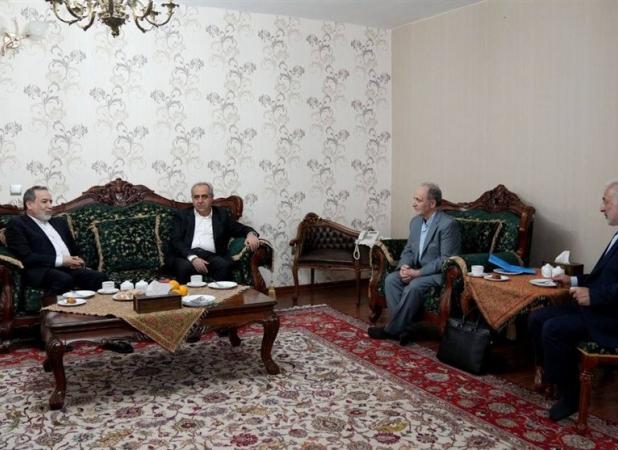 دیدار عراقچی با پدر زندانی ایرانی در ترکیه