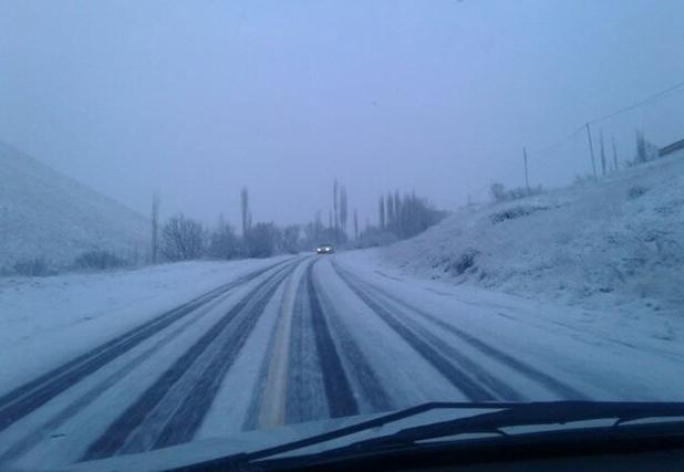 کولاک در گردنه‌های بید و برغمد محور جوین_سبزوار و دشواری تردد