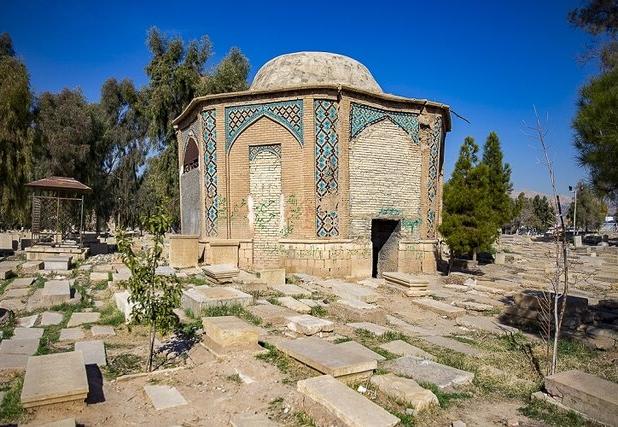 ضرورت توجه به نظرات علما و حفظ حرمت قبور مؤمنین در دارالسلام شیراز