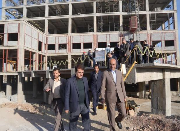 بازدید معاون وزیر راه پروژه بیمارستان ۵۵۰ تخت‌خوابی کرمانشاه