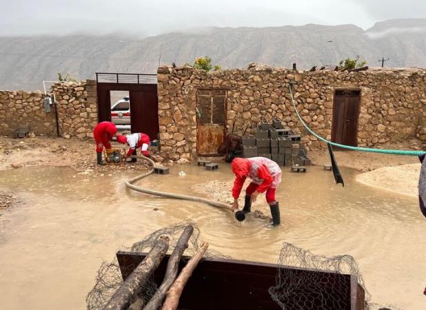 هلال‌احمر فارس به ۱۴۵۰ نفر در بارش‌های اخیر امدادرسانی کرد