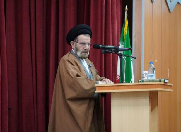 امام جمعه خرم‌آباد: حوزه و دانشگاه دو شعبه از یک مؤسسه علمی هستند