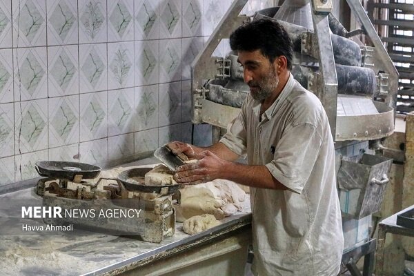 سهمیه آرد نانوایی‌های مشهد در صورت نیاز افزایش خواهد یافت