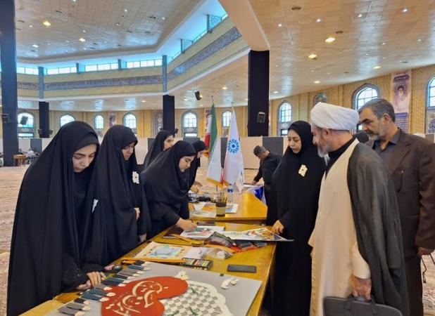 پویش «ایستاده برای ایران»در محل مصلی شهر ایلام برگزار شد