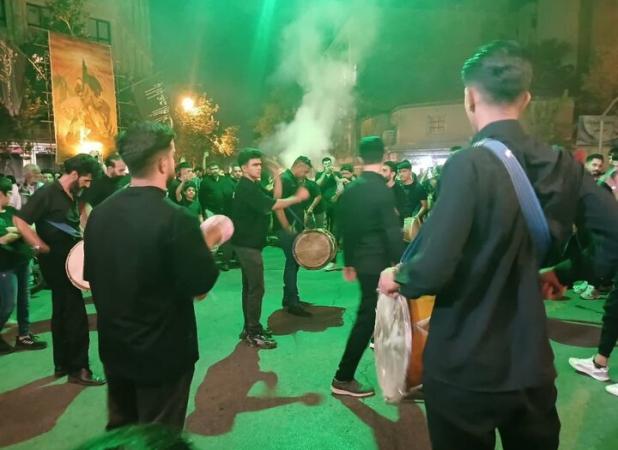 خدمت‌رسانی موکب‌های سطح شهر مشهد در شام غریبان