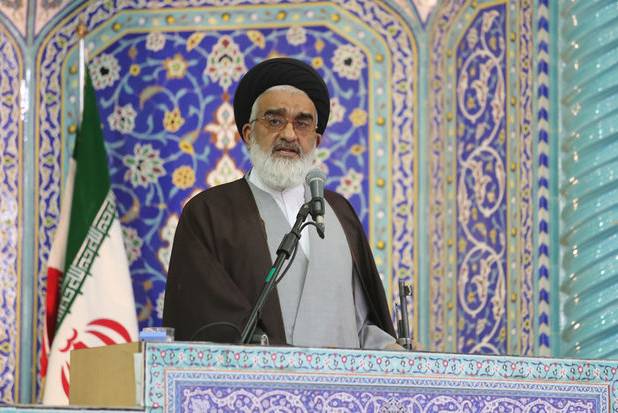 امام جمعه قم: تهدیدهای ترامپ نشانه بن‌بست راهبردی دشمن است