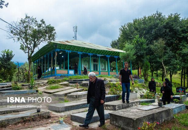 بقاع متبرکه باید از حالت سنتی خارج و به نهادهای اثرگذار تبدیل شوند