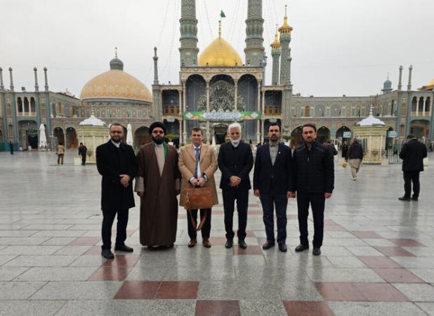 سفیر جمهوری صربستان در حرم حضرت معصومه (س) حضور یافت