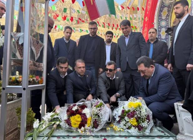 ادای احترام وزیر صمت به سردار شهید حاج قاسم سلیمانی
