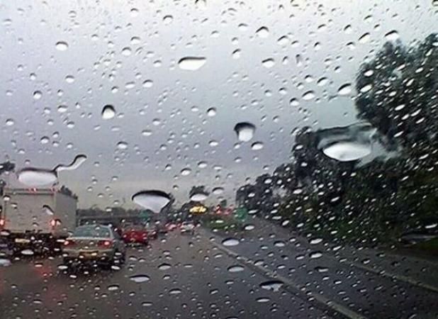 بارش پراکنده برف و باران جاده‌های خراسان رضوی را فراگرفته است