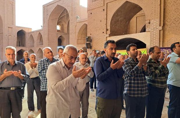 نماز عید قربان در اردستان؛ تجدید بیعت با ولایت