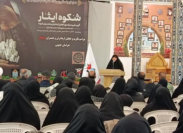 ضرورت آشنایی نسل جوان با اندیشه‌های امامین انقلاب