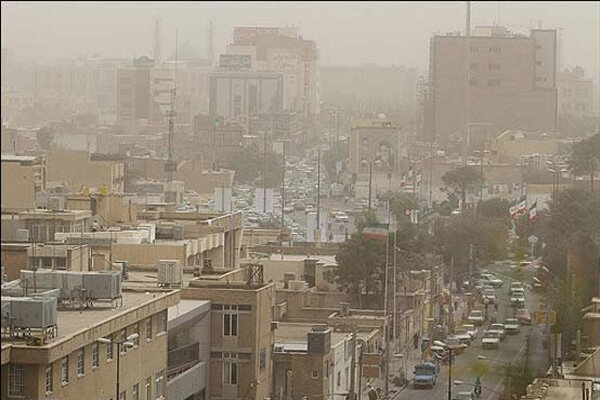 هوای قم و قنوات ناسالم برای همه گروه‌ها است