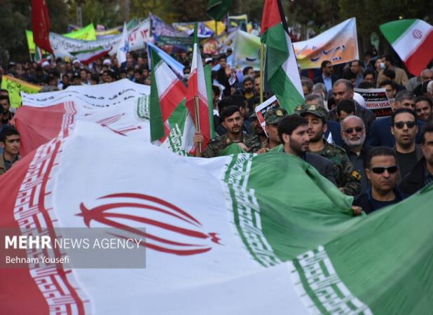 پورشمس: خودروهای پارک شده در مسیر راهپیمایی به پارکینگ منتقل می شوند