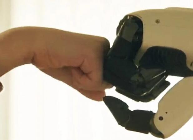 روبات خانگی ال جی رونمایی می شود