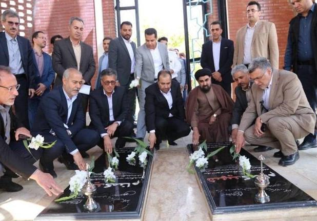 ادای احترام وزیر بهداشت به مقام شامخ شهدای ایلام