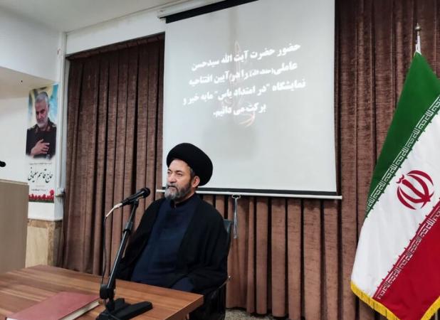 خواهران طلبه وظیفه اجتماعی زن را برای مردم تبیین کنند