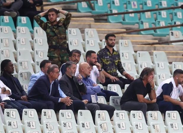 بیانی: کارایی آقای مشاور در استقلال چیست؟/ با حضور نازون تیم ما ۱۰ نفره شد!
