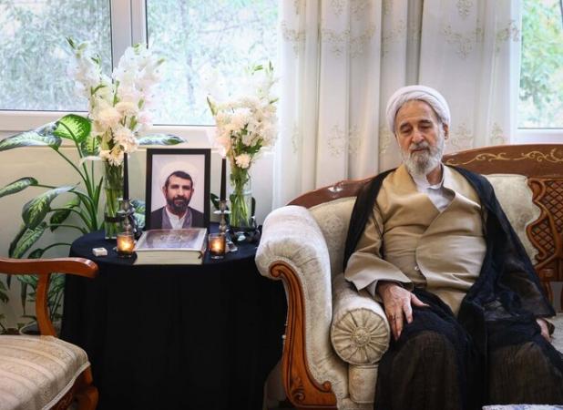 حضور مشاور قالیباف در منزل امام جماعت فقید مسجد بقیةالله (عج)