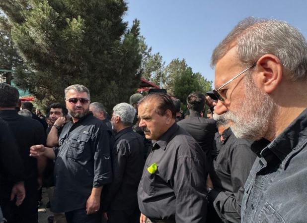عکسی از علی لاریجانی در مراسم سردار حاجی‌زاده