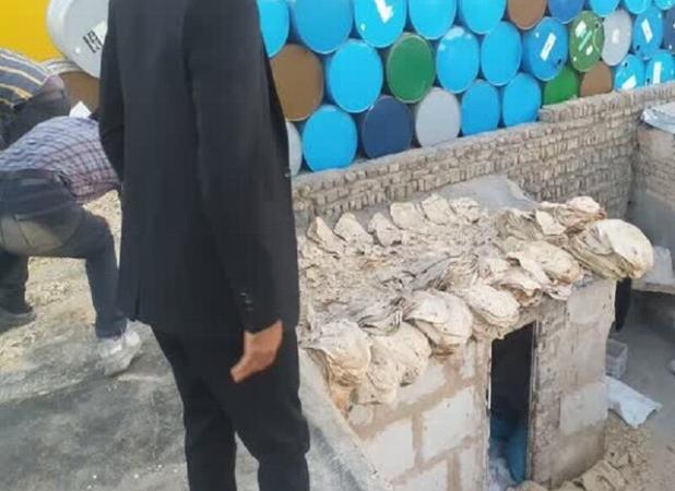 کشف ۱۳ هزار قرص نان خشک‌شده در تویسرکان