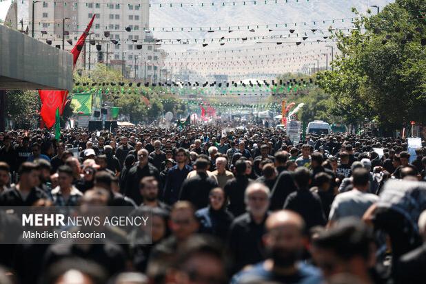 جوش و خروش عزاداران؛ خیابان‌های مشهد مملو از دسته‌های عزا
