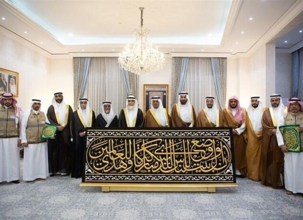 تحویل پرده کعبه به خادمان بیت الله الحرام
