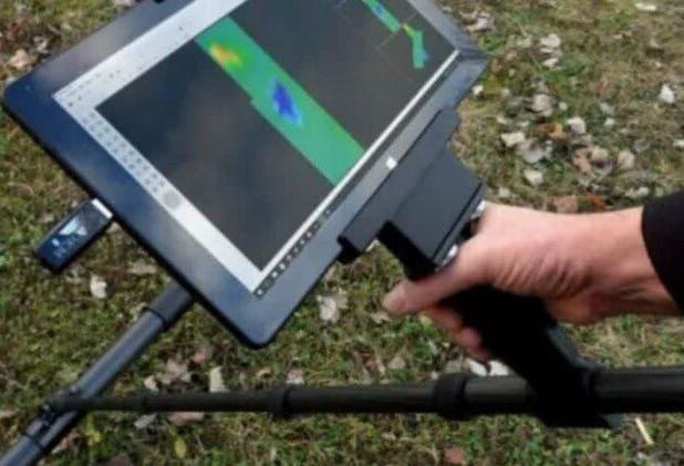 پلیس اردستان ۲ دستگاه گنج یاب کشف کرد