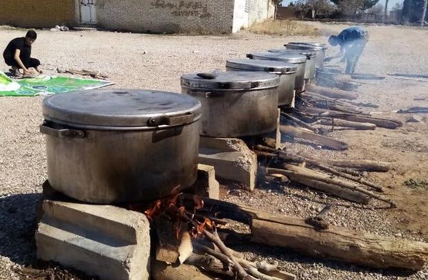 گزارش مهر از پخت آش نذری در روستای «خلازیر» در جنوب تهران