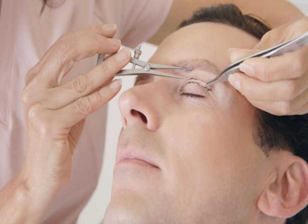 آیا بلفاروپلاستی بدون بیهوشی ممکن است؟ بررسی روش و نکات مهم